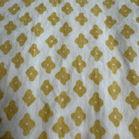 CRATE&KIDS Standard fitted crib sheet design by John Robshaw - Gold & white - Picture 2 of 3